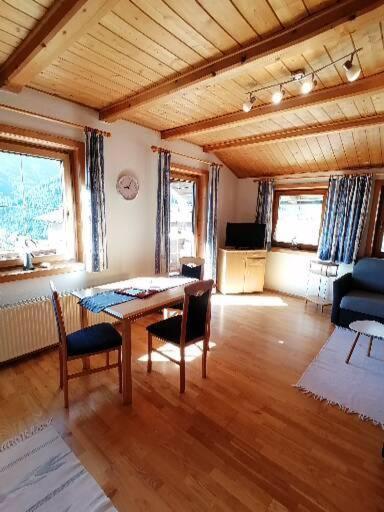 Apartments Scherer Обертилиах Екстериор снимка